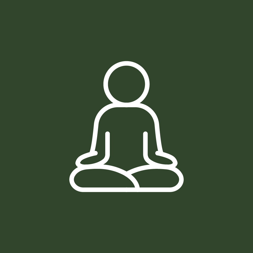 Dibujo lineal blanco de una persona sentada en postura de meditación sobre fondo verde oscuro